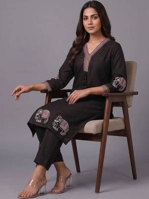 women ethnic motifs embroidered regular thread work kurta with trousers & with dupatta 4