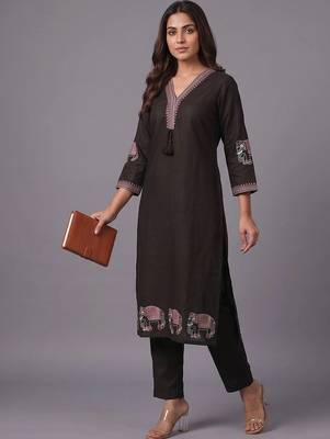 women ethnic motifs embroidered regular thread work kurta with trousers & with dupatta 5