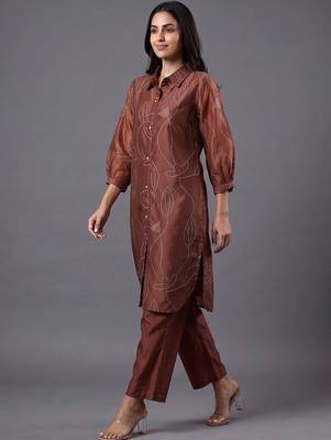 women ethnic motifs embroidered regular thread work chanderi silk kurta & trousers 5