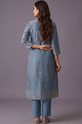 women ethnic motifs printed chanderi silk kurta with trousers & with dupatta