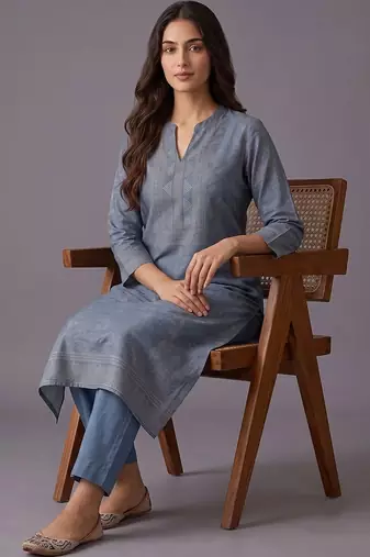 women ethnic motifs printed chanderi silk kurta with trousers & with dupatta