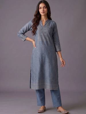 women ethnic motifs printed chanderi silk kurta with trousers & with dupatta 6