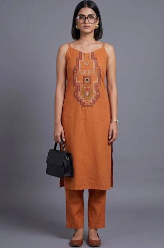 women ethnic motifs embroidered regular thread work kurta with trousers