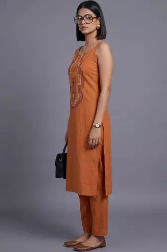 women ethnic motifs embroidered regular thread work kurta with trousers