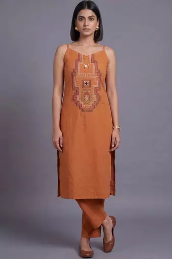 women ethnic motifs embroidered regular thread work kurta with trousers