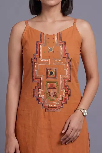 women ethnic motifs embroidered regular thread work kurta with trousers