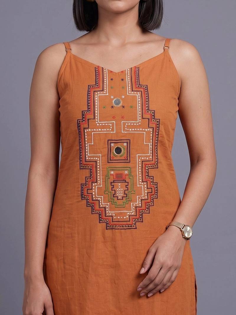 women ethnic motifs embroidered regular thread work kurta with trousers