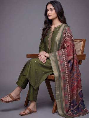 women ethnic motifs embroidered regular thread work kurta with trousers & with dupatta 2