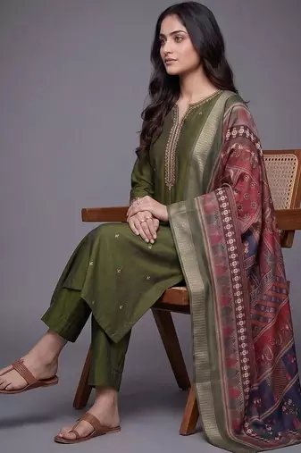 women ethnic motifs embroidered regular thread work kurta with trousers & with dupatta