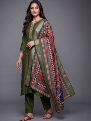 women ethnic motifs embroidered regular thread work kurta with trousers & with dupatta 3