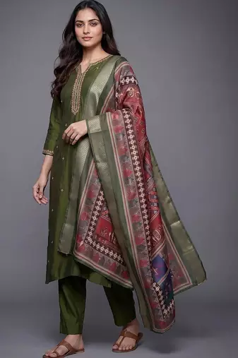 women ethnic motifs embroidered regular thread work kurta with trousers & with dupatta