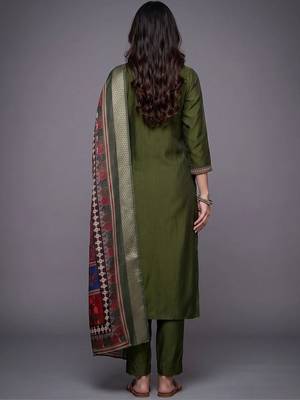 women ethnic motifs embroidered regular thread work kurta with trousers & with dupatta 4