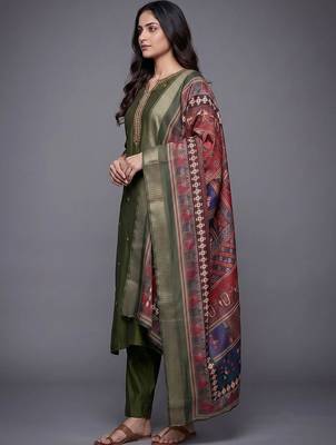 women ethnic motifs embroidered regular thread work kurta with trousers & with dupatta 5