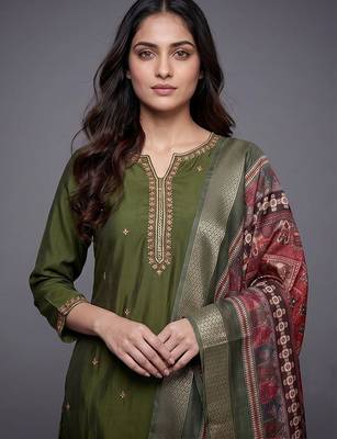 women ethnic motifs embroidered regular thread work kurta with trousers & with dupatta 6