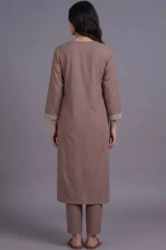 women embroidered regular mirror work kurta with trousers