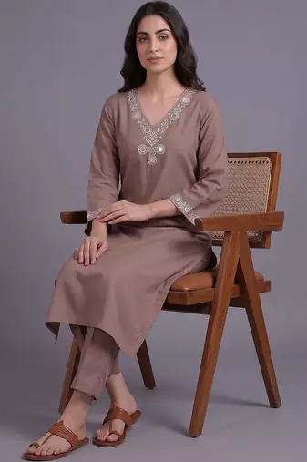 women embroidered regular mirror work kurta with trousers