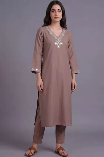 women embroidered regular mirror work kurta with trousers