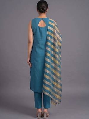 women regular kurta with trousers & with dupatta 3