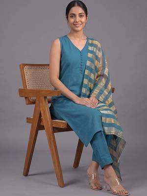 women regular kurta with trousers & with dupatta 4