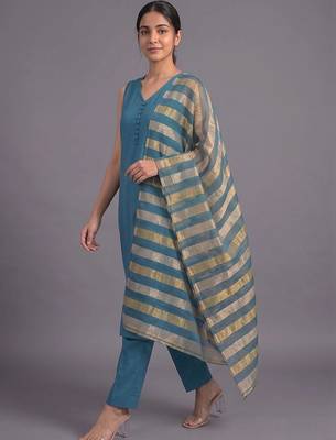 women regular kurta with trousers & with dupatta 5
