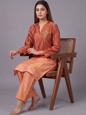 women ombre dyed regular thread work kurta with trousers 4