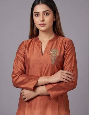 women ombre dyed regular thread work kurta with trousers 7