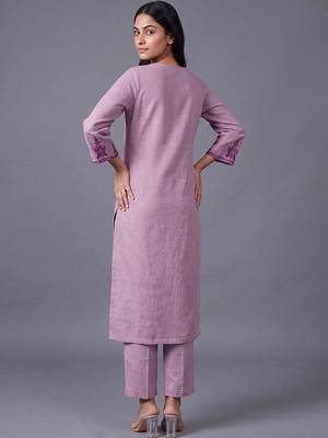 women ethnic motifs embroidered regular thread work kurta with trousers 3