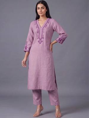 women ethnic motifs embroidered regular thread work kurta with trousers 5