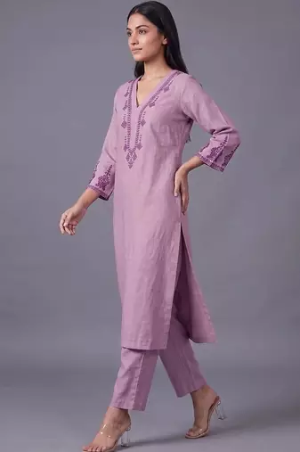 women ethnic motifs embroidered regular thread work kurta with trousers