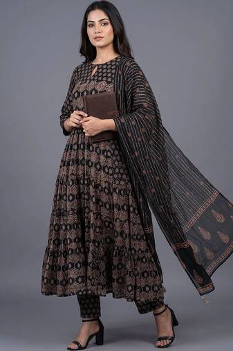 women ethnic motifs printed tiered kurta with trousers & with dupatta