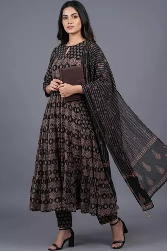 women ethnic motifs printed tiered kurta with trousers & with dupatta