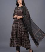 women ethnic motifs printed tiered kurta with trousers & with dupatta