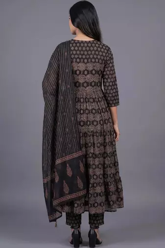 women ethnic motifs printed tiered kurta with trousers & with dupatta