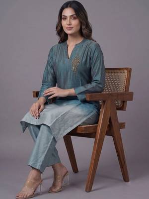 women ombre dyed regular beads and stones kurta with trousers 4