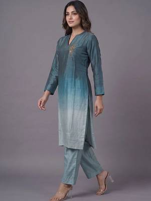 women ombre dyed regular beads and stones kurta with trousers 5