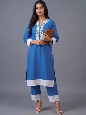 women ethnic motifs embroidered regular thread work kurta with trousers 1