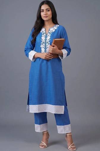 women ethnic motifs embroidered regular thread work kurta with trousers