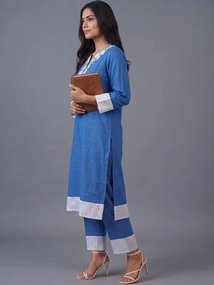women ethnic motifs embroidered regular thread work kurta with trousers 2