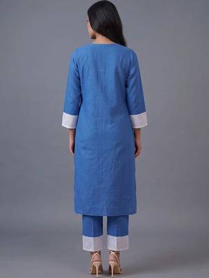 women ethnic motifs embroidered regular thread work kurta with trousers 3