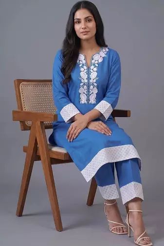 women ethnic motifs embroidered regular thread work kurta with trousers