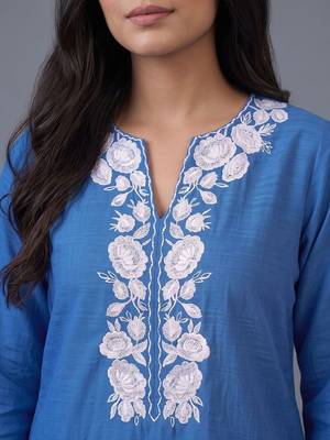 women ethnic motifs embroidered regular thread work kurta with trousers 7