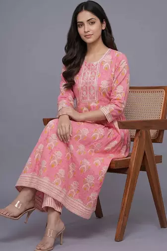 women ethnic motifs printed regular thread work kurta with trousers & with dupatta
