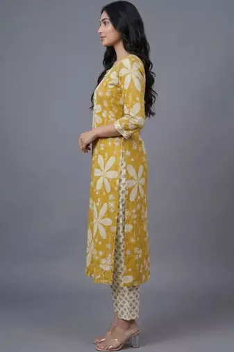 women floral printed regular kurta with trousers & with dupatta
