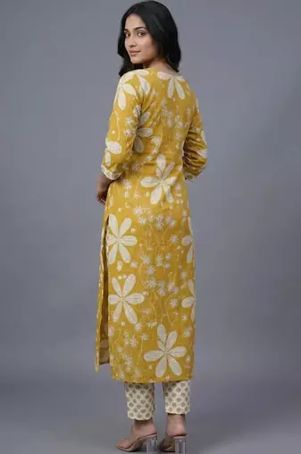 women floral printed regular kurta with trousers & with dupatta