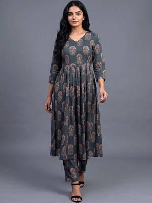women ethnic motifs printed regular kurta with trousers & with dupatta 4