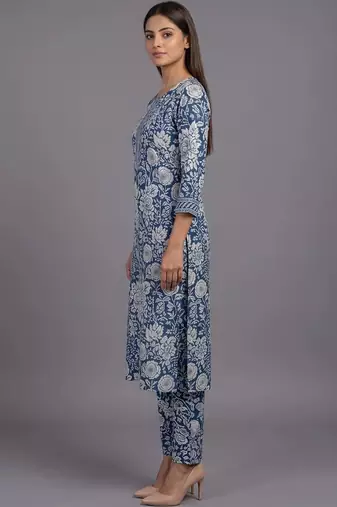 women floral printed regular kurta with trousers & with dupatta