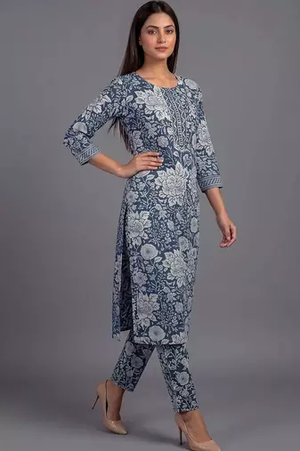 women floral printed regular kurta with trousers & with dupatta