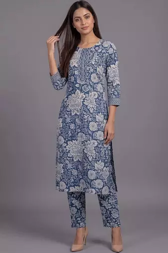 women floral printed regular kurta with trousers & with dupatta
