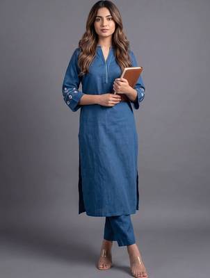 women ethnic motifs embroidered regular thread work kurta with trousers 1
