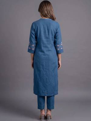 women ethnic motifs embroidered regular thread work kurta with trousers 3